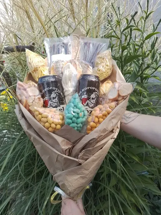 Чоловічий фуд букет  "Справжньому чоловіку"