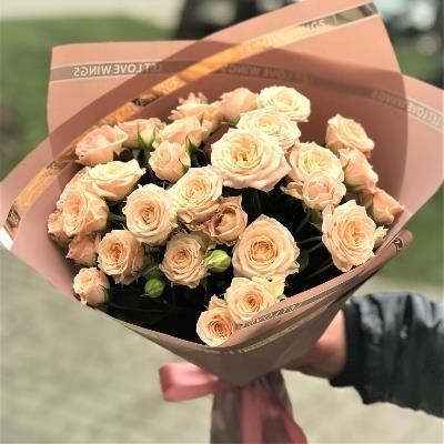 Букет 9 гілок кущової троянди